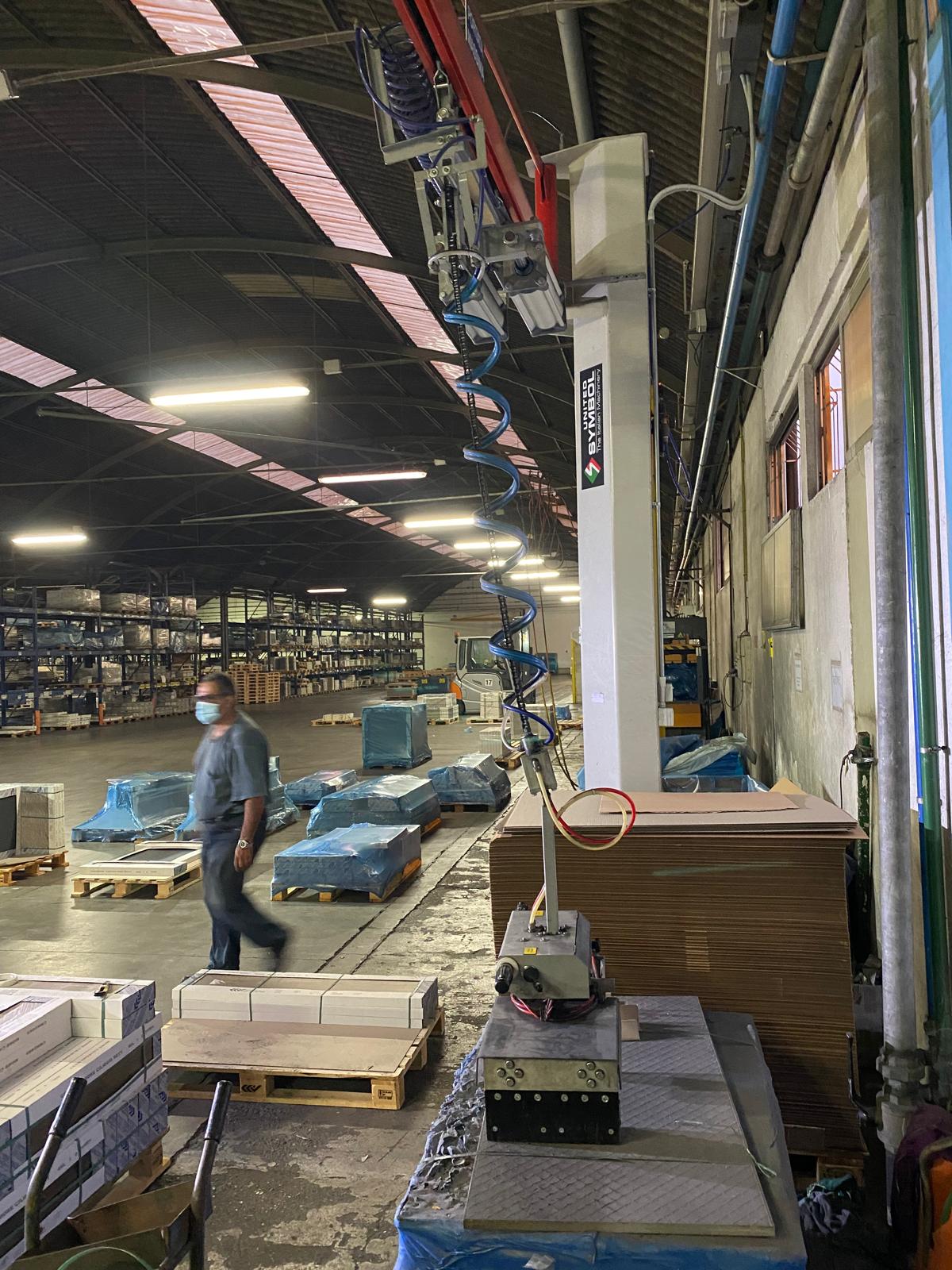 Atelier de façonnage ARRCA Carrelage pour découpe de margelles et pièces sur mesure de piscine